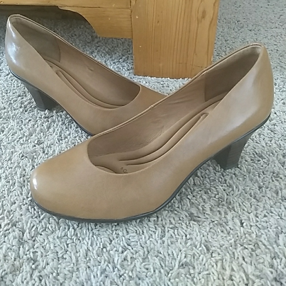 Sofft brown leather heels